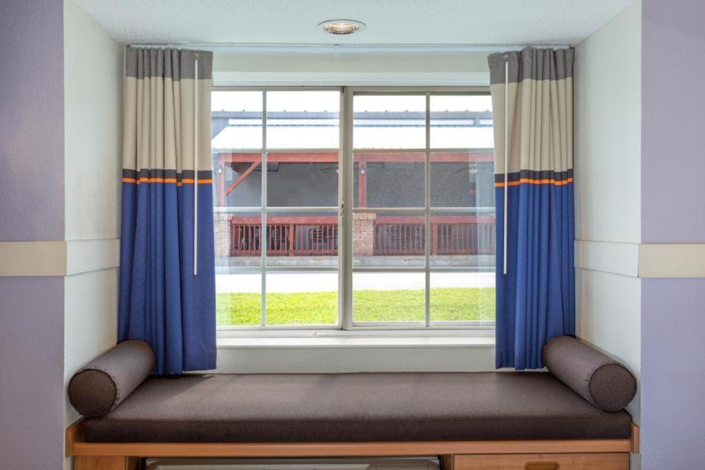 Microtel Inn & Suites By Wyndham Lillington/Campbell University Ngoại thất bức ảnh